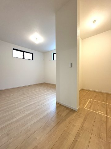 CHIGASAKI GARAGE HOUSE — LDK22帖×ガレージハウスの洋室