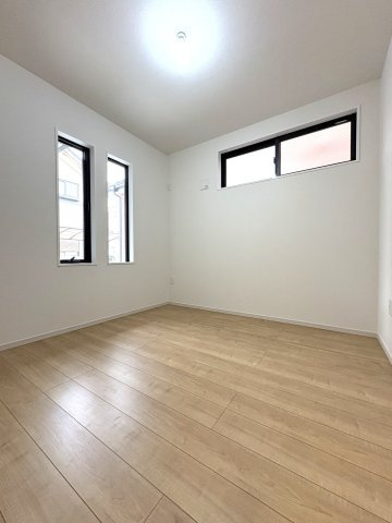 CHIGASAKI GARAGE HOUSE — LDK22帖×ガレージハウスの洋室
