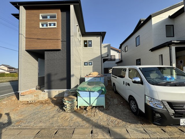 中央区有玉西町　全2棟1号棟の駐車場|角地で日当たり良好な立地です。