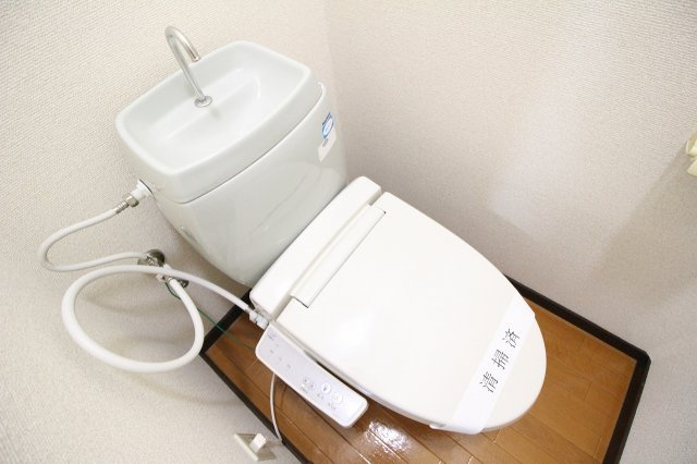 ジュネスカスヤBのトイレ|ゆったりとした空間のトイレです