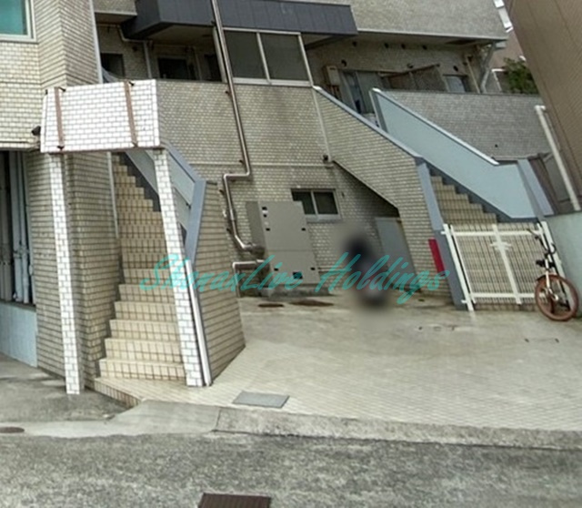 藤沢市片瀬海岸１丁目の賃貸マンションのエントランス