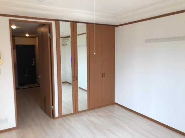 ル・ドーモ　くすの木の洋室