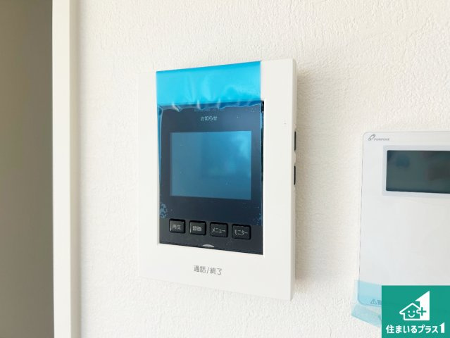 伊丹市鈴原町　第3期　新築一戸建ての防犯設備|カラーモニターインターホン！声だけでなく来訪者の姿や顔がモニターで確認できるので、小さなお子様がいらっしゃるご家庭でも安心できます！