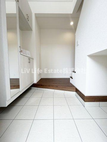 BLOOMING MAISON小平市大沼町1号棟 .の玄関