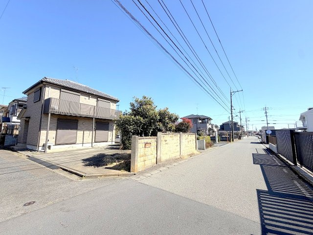 あきる野市瀬戸岡　中古戸建の前面道路含む現地写真