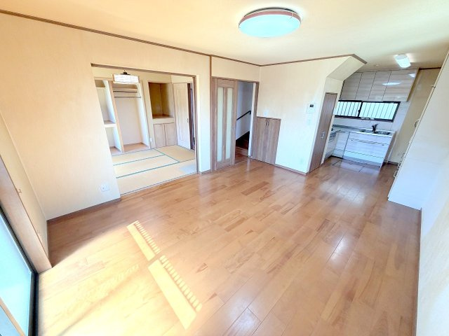 あきる野市瀬戸岡　中古戸建の居間・リビング