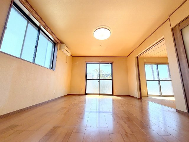 あきる野市瀬戸岡　中古戸建の居間・リビング