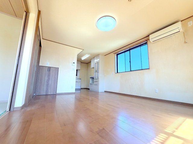 あきる野市瀬戸岡　中古戸建の居間・リビング