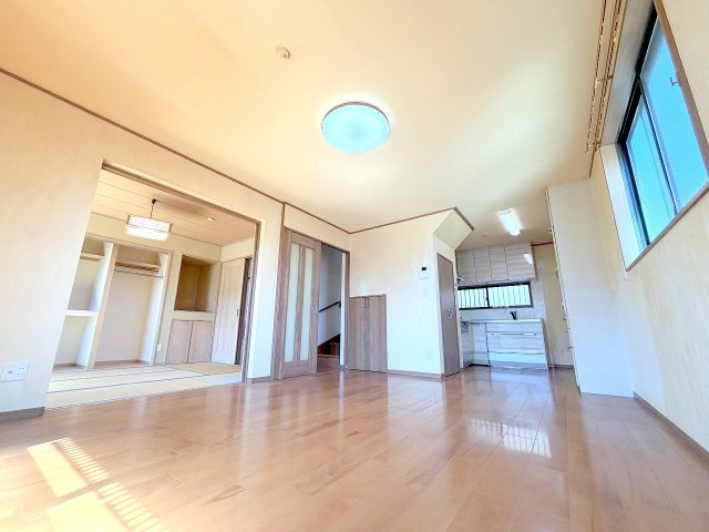 あきる野市瀬戸岡　中古戸建の居間・リビング