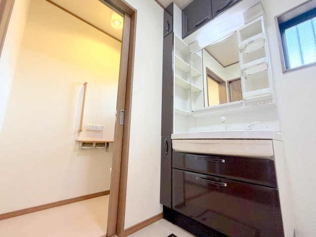 あきる野市瀬戸岡　中古戸建の独立洗面台