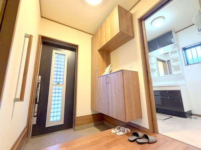 あきる野市瀬戸岡　中古戸建の玄関