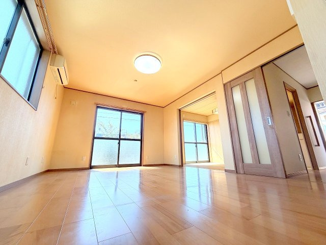 あきる野市瀬戸岡　中古戸建の居間・リビング