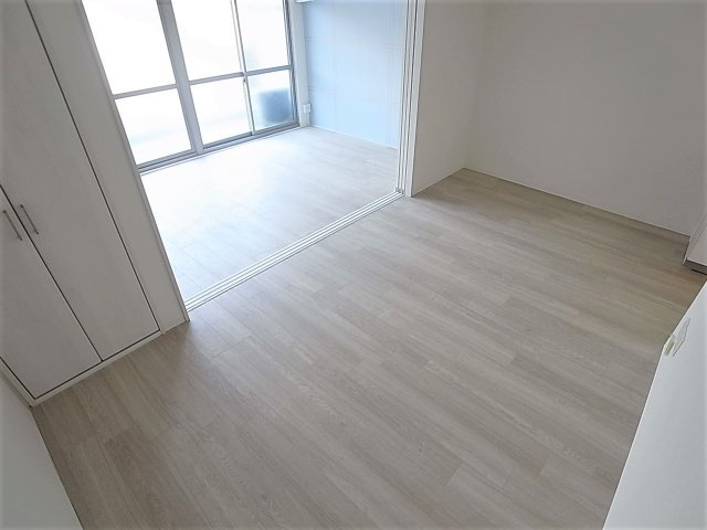 湊川センタービルB棟の居間・リビング|解放感を感じるお部屋です