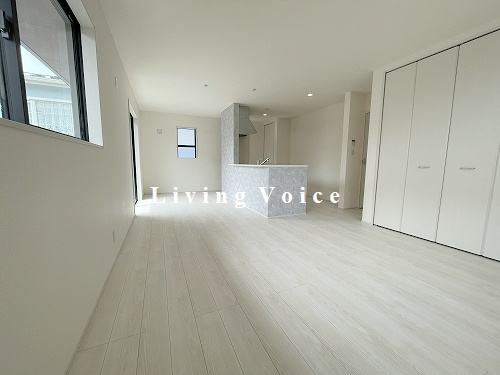 【居間・リビング】 | 【仲介手数料０円】海老名市国分寺台5丁目第2　新築一戸建て | 海老名市国分寺台5丁目第2　新築一戸建て