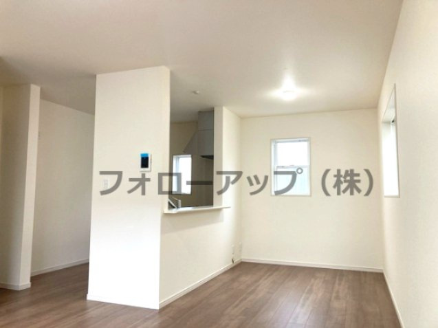 リーブルガーデン枚方市甲斐田新町の居間・リビング
