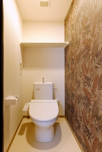 温水洗浄便座機能付きのトイレです♪