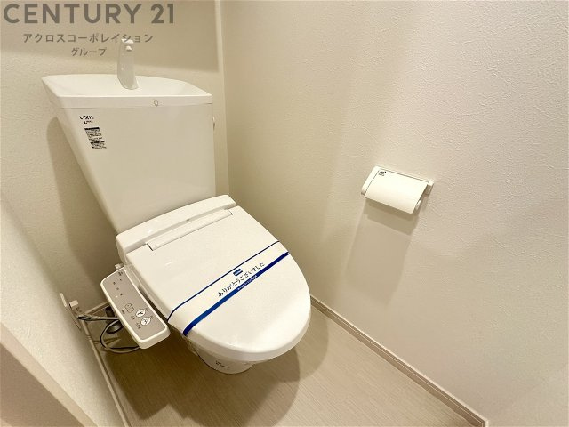温水洗浄便座機能付きのトイレです♪