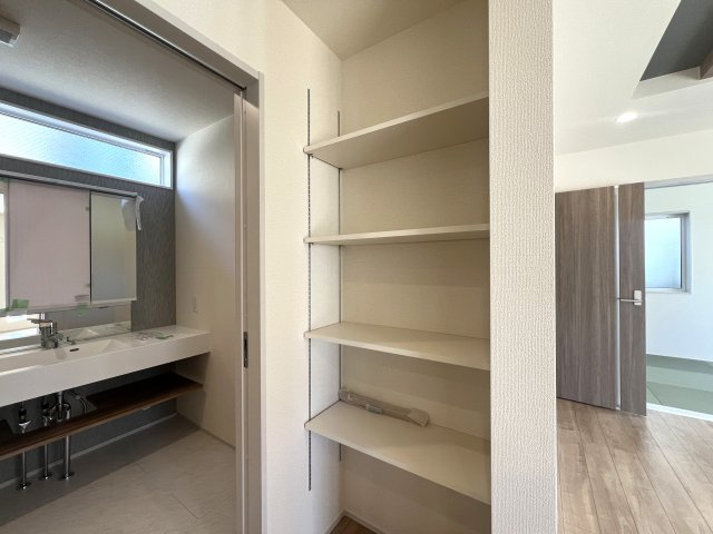 マイホームの憧れがたくさん詰まったお家【港南区日野中央２丁目新築戸建】の独立洗面台|独立洗面台、朝の身支度には欠かせません