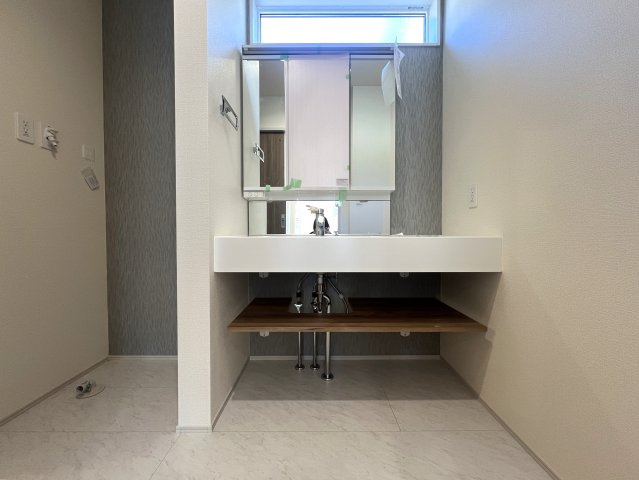 マイホームの憧れがたくさん詰まったお家【港南区日野中央２丁目新築戸建】の独立洗面台|独立洗面化粧台付き