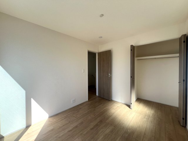 マイホームの憧れがたくさん詰まったお家【港南区日野中央２丁目新築戸建】の洋室|使い勝手のいい洋室です