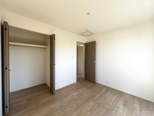 マイホームの憧れがたくさん詰まったお家【港南区日野中央２丁目新築戸建】の洋室|広々とした洋室です