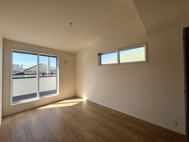 マイホームの憧れがたくさん詰まったお家【港南区日野中央２丁目新築戸建】の洋室|ゆったりした洋室です