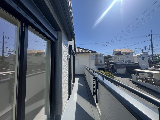 マイホームの憧れがたくさん詰まったお家【港南区日野中央２丁目新築戸建】のバルコニー|陽当たり良好なバルコニーです