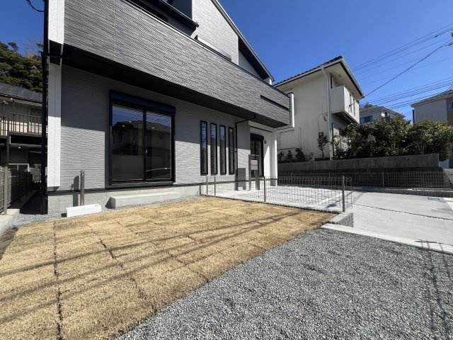 マイホームの憧れがたくさん詰まったお家【港南区日野中央２丁目新築戸建】の庭|お庭です