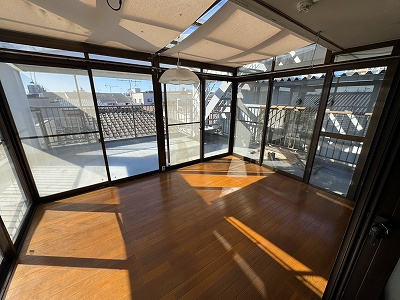 AIビルのバルコニー