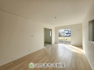 【居間・リビング】 | CRADLE GARDEN栃木市大平町西野田第4　3 | 南側から暖かな日差しが差し込みます♪キッチンからリビングの様子がよく見渡せます☆