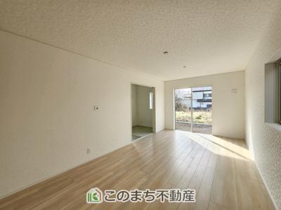 【居間・リビング】 | CRADLE GARDEN栃木市大平町西野田第4　3 | 南側から暖かな日差しが差し込みます♪キッチンからリビングの様子がよく見渡せます☆