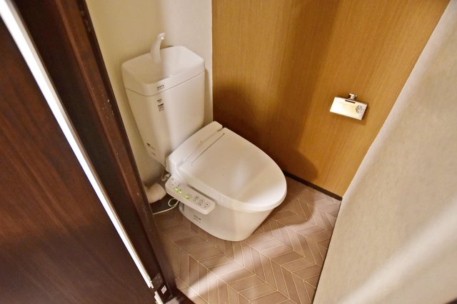 香枦園スカイハイツのトイレ|温水洗浄便座付きトイレで、座った時にヒヤっとせず 年中快適なトイレ時間を過ごせます。