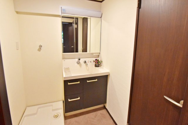 香枦園スカイハイツの独立洗面台|洗面化粧台新調済みです。 使いやすさがぎゅっと詰まったコンパクトドレッサーです！