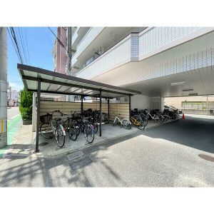 クレバー室見の駐車場
