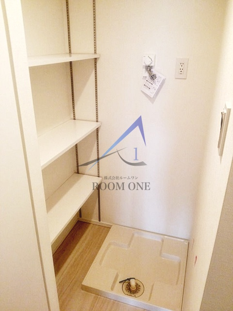 レガリス西日暮里ステーションフロントの設備|洗濯機置き場です。