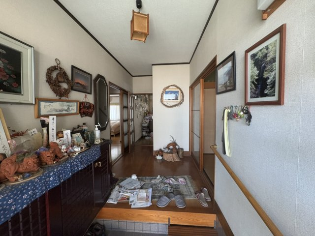 西条市朔日市中古住宅【1,585】土地101.56坪　建物54.60坪の玄関