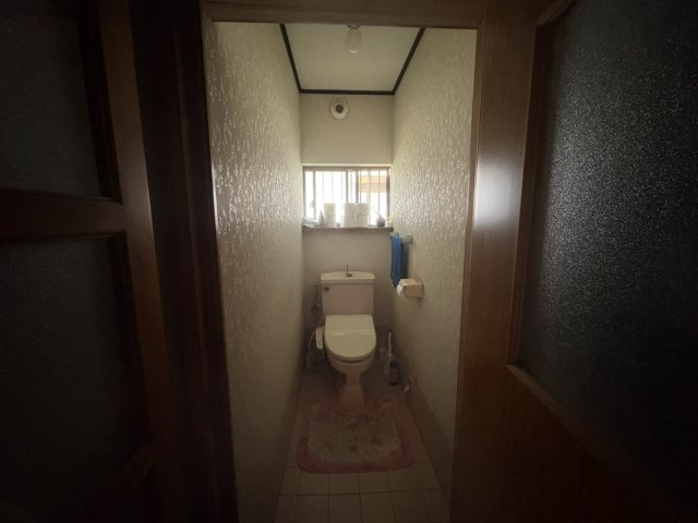 西条市朔日市中古住宅【1,585】土地101.56坪　建物54.60坪のトイレ