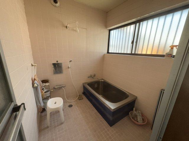 西条市朔日市中古住宅【1,585】土地101.56坪　建物54.60坪の浴室