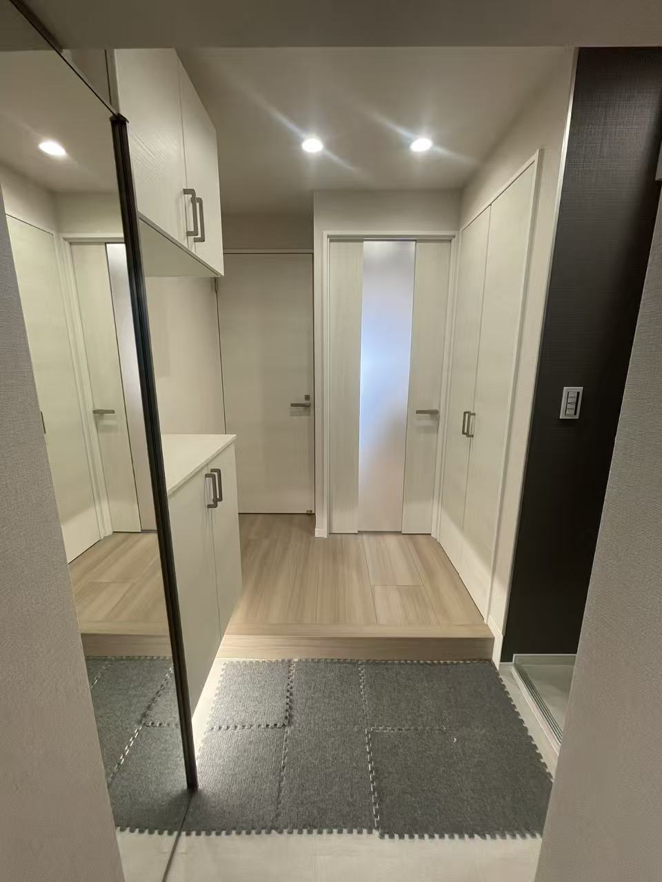 秀和第２奥沢レジデンスの玄関