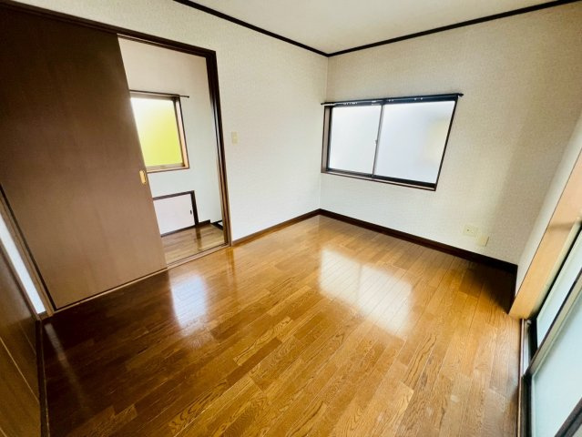 千守町2丁目戸建の居間・リビング