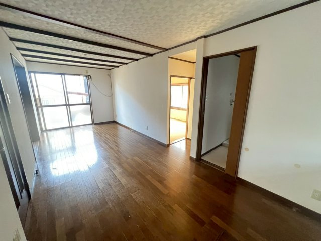 千守町2丁目戸建の居間・リビング