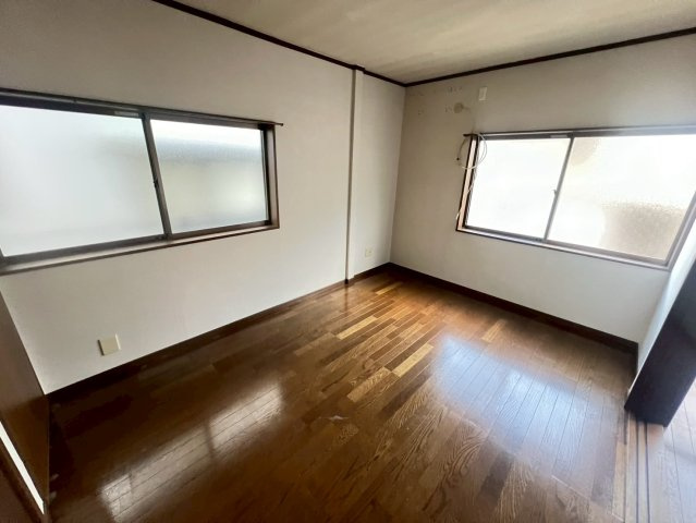 千守町2丁目戸建の洋室