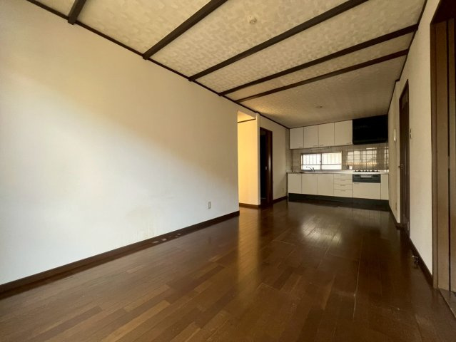 千守町2丁目戸建の居間・リビング