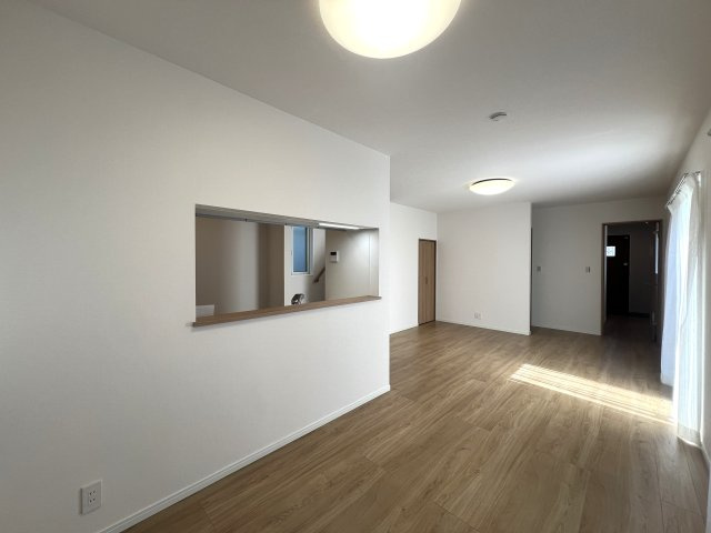 町名は森だけど森じゃない。駅まで平坦６分でスーパーもあって熱盛【リフォーム／磯子区森2丁目中古戸建】の居間・リビング|使いやすい居間です