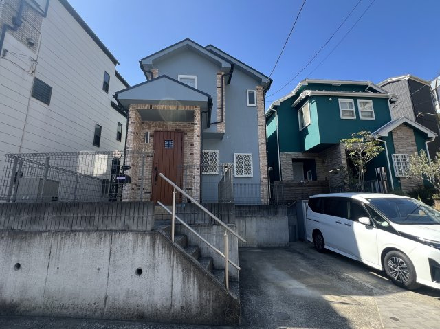 町名は森だけど森じゃない。駅まで平坦６分でスーパーもあって熱盛【リフォーム／磯子区森2丁目中古戸建】