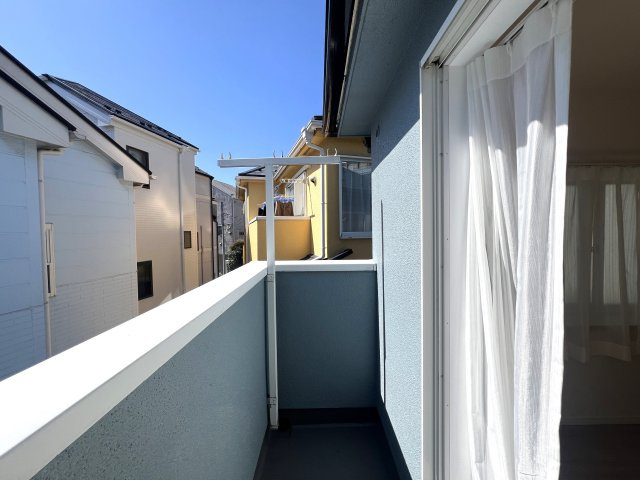 町名は森だけど森じゃない。駅まで平坦６分でスーパーもあって熱盛【リフォーム／磯子区森2丁目中古戸建】のバルコニー|バルコニーからの眺めを楽しみながら食事をしませんか