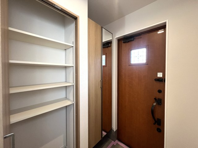 町名は森だけど森じゃない。駅まで平坦６分でスーパーもあって熱盛【リフォーム／磯子区森2丁目中古戸建】の玄関|シンプルで使いやすい玄関です