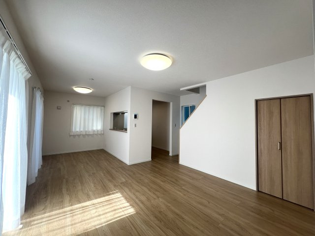 町名は森だけど森じゃない。駅まで平坦６分でスーパーもあって熱盛【リフォーム／磯子区森2丁目中古戸建】の居間・リビング|使いやすい居間です