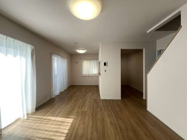 町名は森だけど森じゃない。駅まで平坦６分でスーパーもあって熱盛【リフォーム／磯子区森2丁目中古戸建】の居間・リビング|ゆったり過ごせる居間です