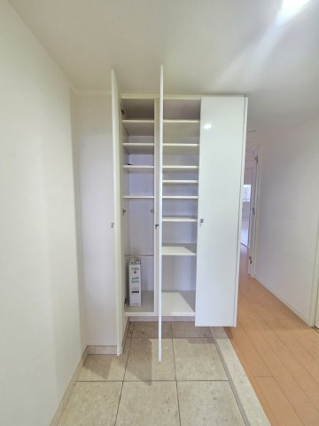 ダイアパレス東松山　11階の玄関|下足入れ